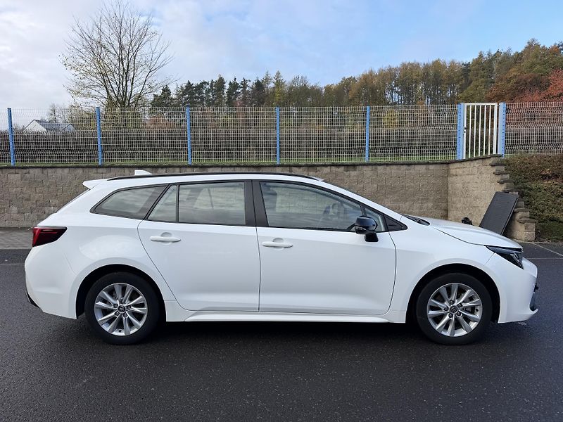 Toyota Corolla Kombi 1,8i hybrid automat  - fotka 2 z 19
