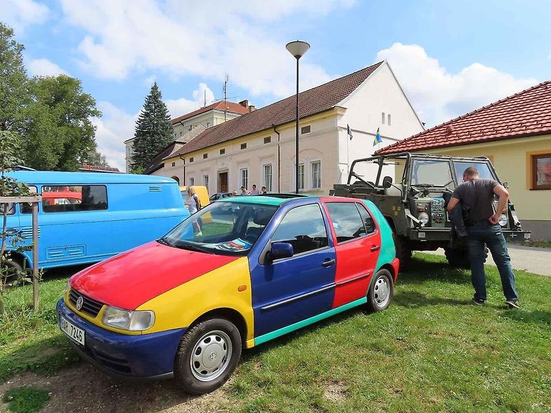 V pořadí 9. ročník srazu veteránů v Chýnově na Táborsku se v neděli 18. srpna dopoledne těšil velké návštěvnosti z řad účastníků i diváků.
