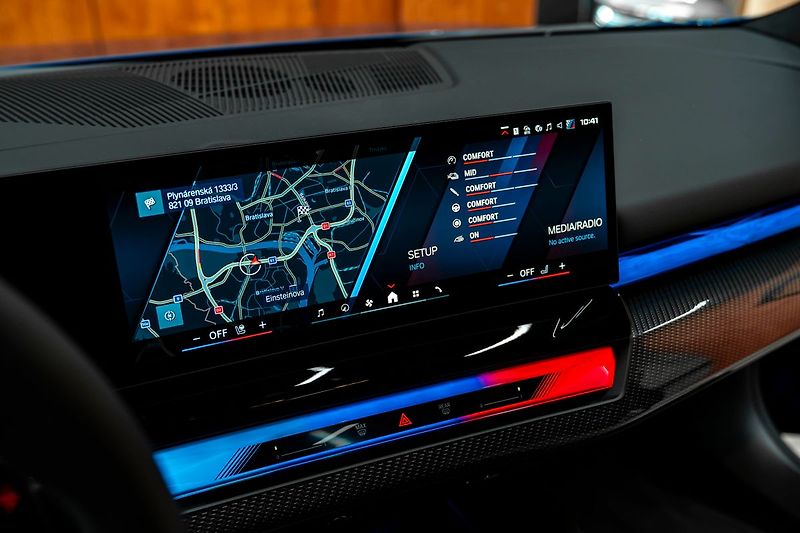 BMW M5 touring - fotka 12 z 23