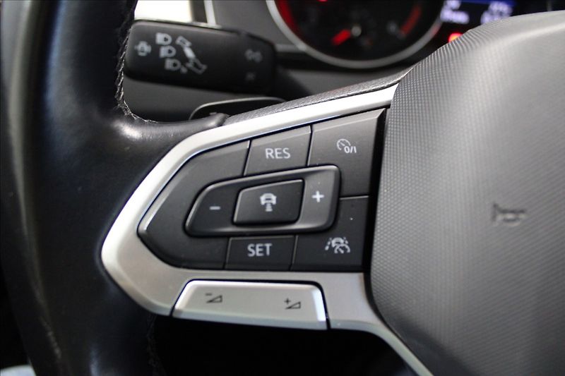 Volkswagen Passat 2,0 TDI DSG ELEGANCE 1.MAJ. CZ - fotka 17 z 37