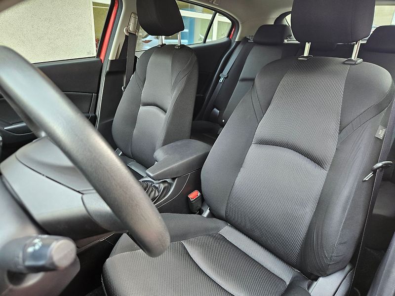Mazda 3 1.5i SKYACTIV-G 74kW, ČR,1.maj - fotka 12 z 29