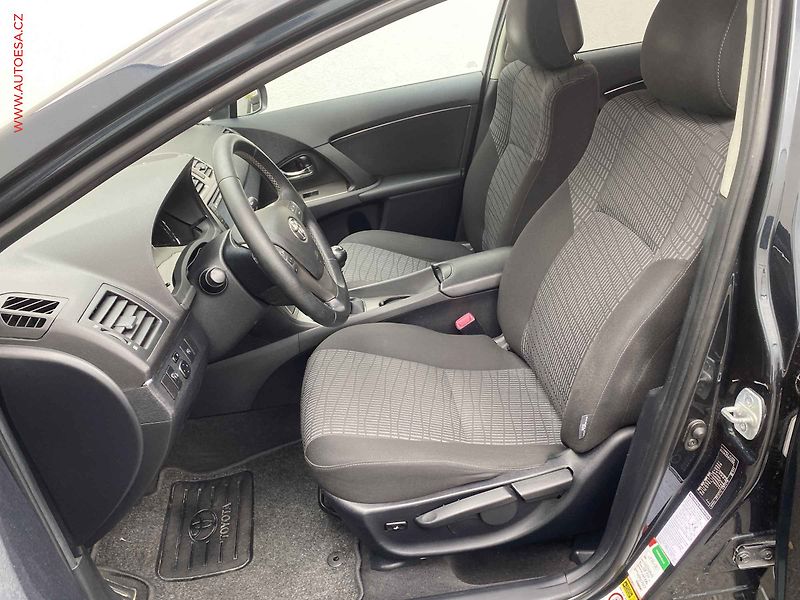 Toyota Avensis (2010) 1.8i, AC, TZ, navi - fotka 9 z 17