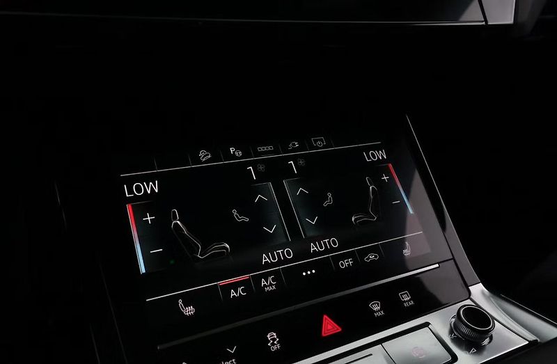 Audi Q8 e-tron 55 Q 360k Matrix Pano 4 zóny  - fotka 22 z 28
