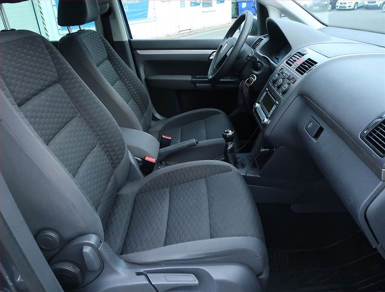 Volkswagen Touran (2007) Trendline 1.9 TDI, 7 míst - fotka 9 z 16