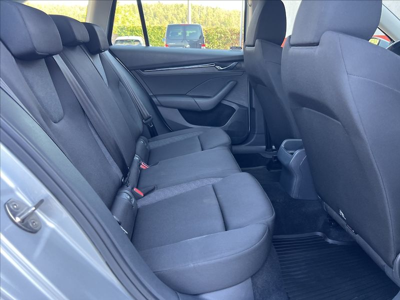 Škoda Octavia 2,0 TDI 85kW Active Combi - fotka 18 z 37