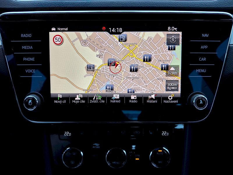Škoda Superb (2018) Combi Ambition Plus 2,0TDi 110 - fotka 26 z 35