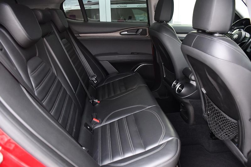 Alfa Romeo Stelvio 2.0 206kW Q4 VELOCE - fotka 18 z 35