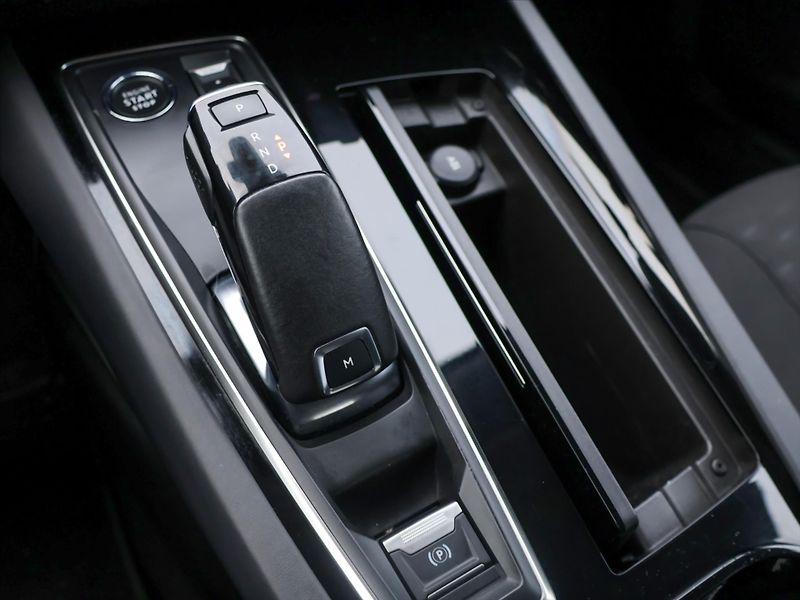 Peugeot 508 1,6 PureTech 133KW GTLINE - fotka 31 z 39