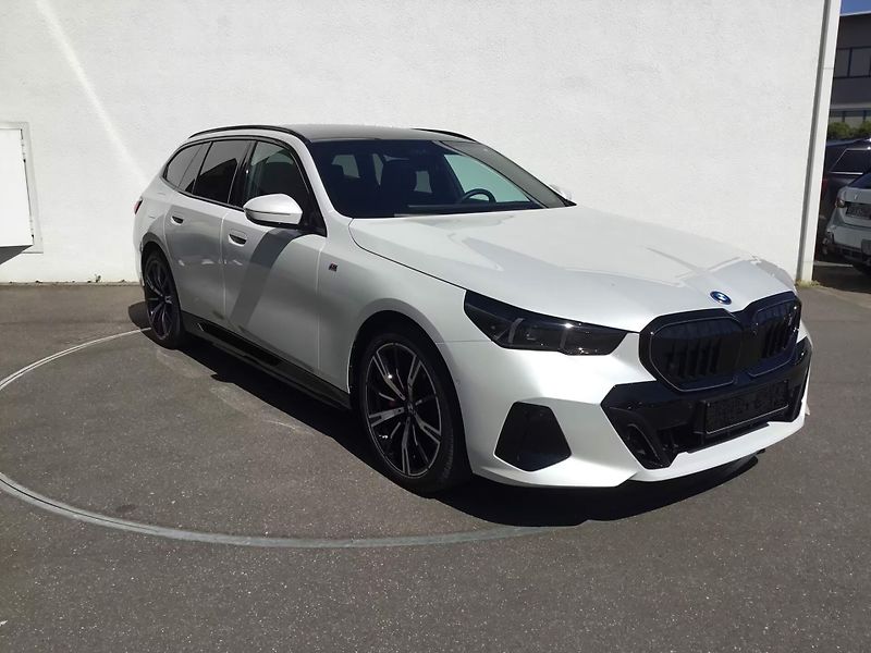 BMW i5 xDrive40 M-Sport Pro Pano HuD - fotka 3 z 19