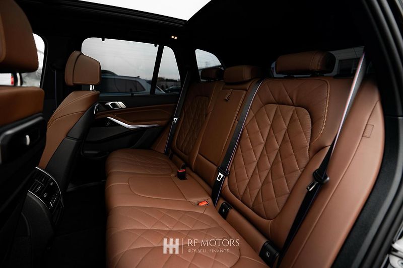 BMW X5 (2024) xDrive40i mHEV 280kW - fotka 33 z 55