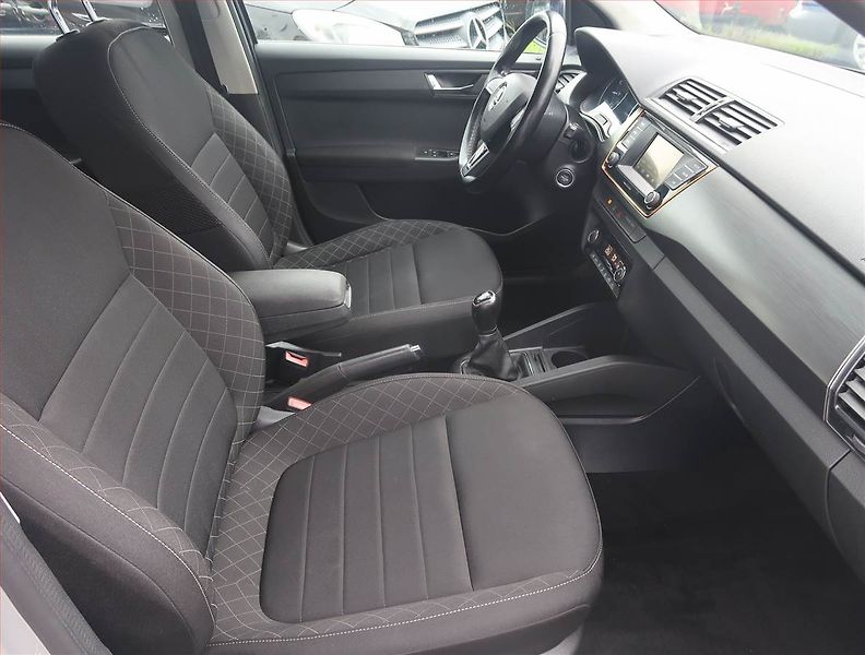 Škoda Fabia (2017) 1.0 TSI, Park. senzory - fotka 9 z 19