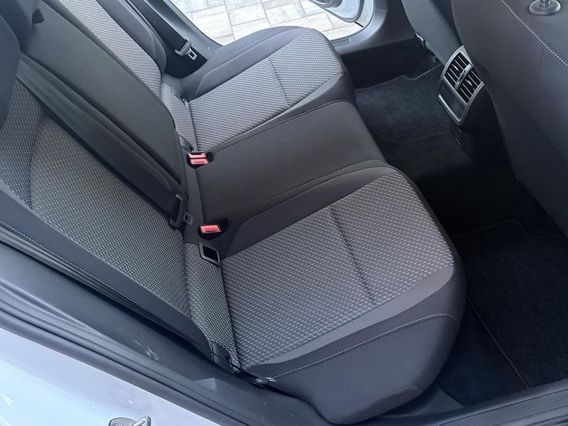 Volkswagen Passat Variant (2023) 2.0 Tdi 122 hp - fotka 13 z 17
