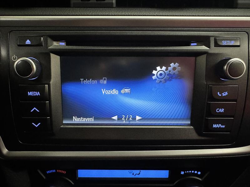 Toyota Auris 1,4 66kW NAVI KAMERA TAŽNÉ - fotka 16 z 32
