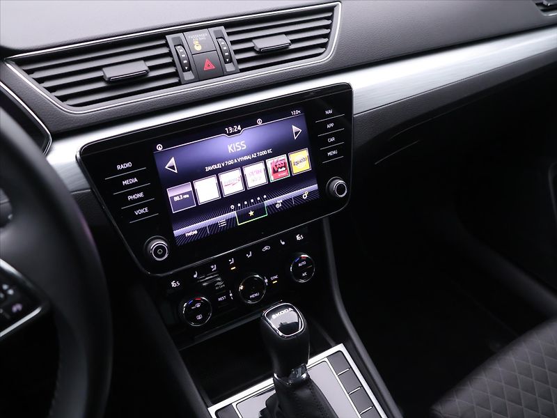 Škoda Superb 2,0 TDI 110kW DSG CZ 1.Maj DPH - fotka 20 z 31