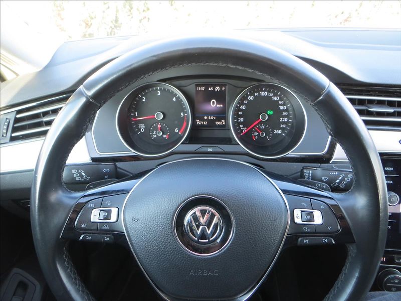 Volkswagen Passat 2,0 TDI 140kW 4MOT DSG H-Line - fotka 20 z 23