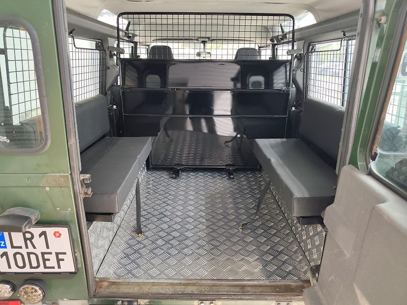 Land Rover Defender (2001) 110 TD5 9S - fotka 7 z 13