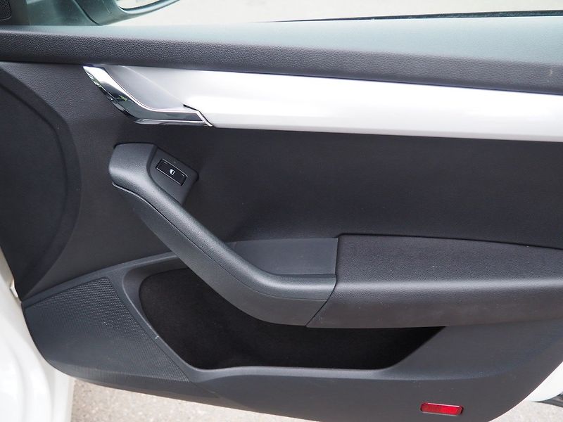 Škoda Octavia (2013) 1.6 TDI, Automat - fotka 17 z 31