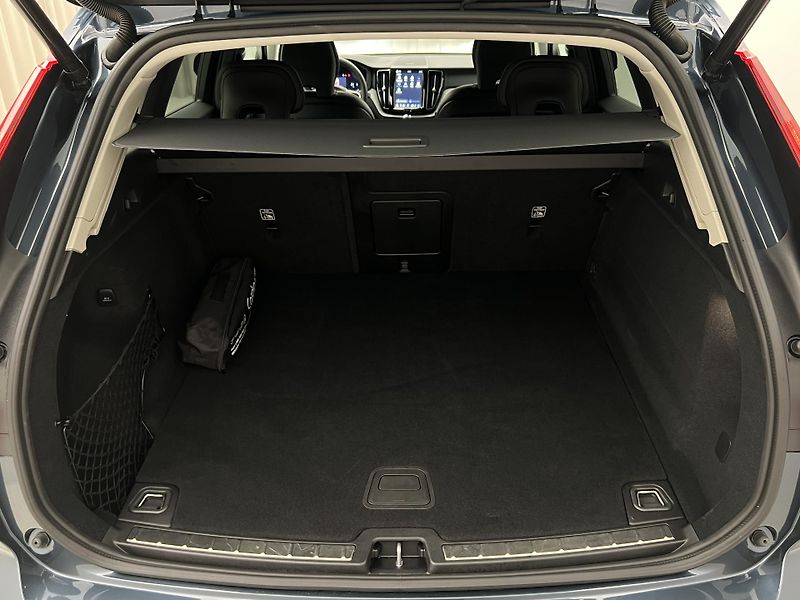 Volvo XC60 B5 AWD PLUS DARK AUT 1.maj. - fotka 5 z 42