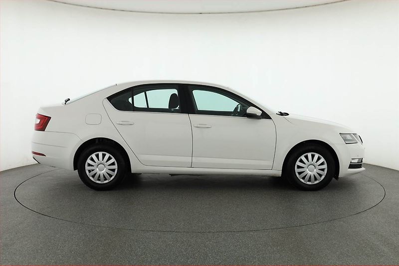 Škoda Octavia (2019) 1.6 TDI, Tempomat - fotka 6 z 15