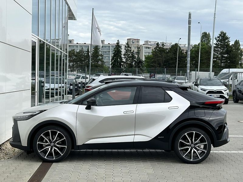 Toyota C-HR (2025) GR SPORT PREMIER 2.0 HEV 4x4  - fotka 12 z 14