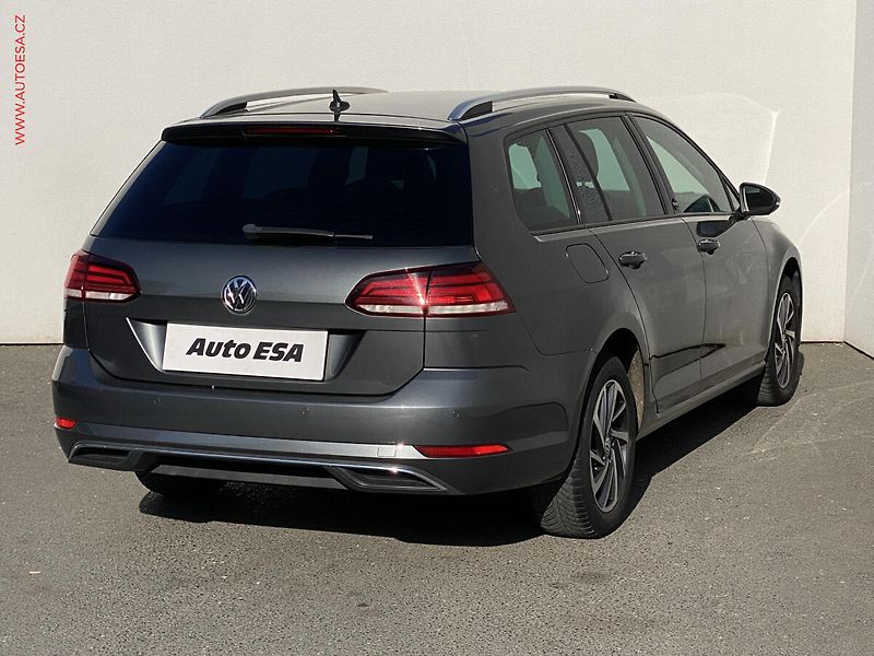 Volkswagen Golf (2018) 1.0 TSi, Sound, navi - fotka 4 z 18