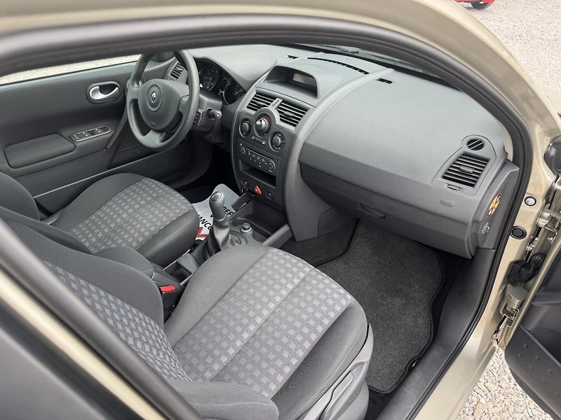 Renault Mégane (2009) 1.6-16V,rezervace  - fotka 28 z 40