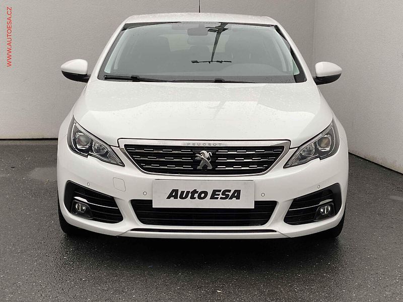 Peugeot 308 (2018) 1.2 PT, Allure, navi - fotka 2 z 16