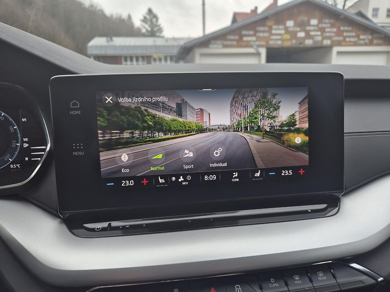 Škoda Octavia ZAMLUVENO ! 2,0TDi 85kw 17ALU - fotka 31 z 46