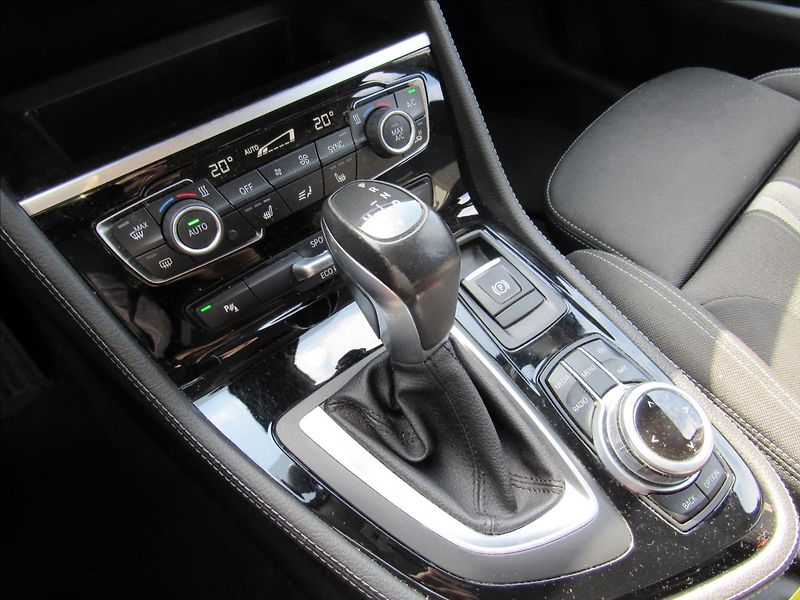 BMW Řada 2 2,0 d 218 Gran Tourer 110 KW - fotka 22 z 36