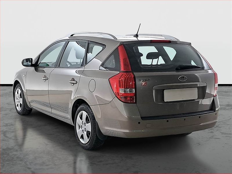 Kia Ceed (2010) 1.4 CVVT, Navi, Park. senzory - fotka 4 z 16