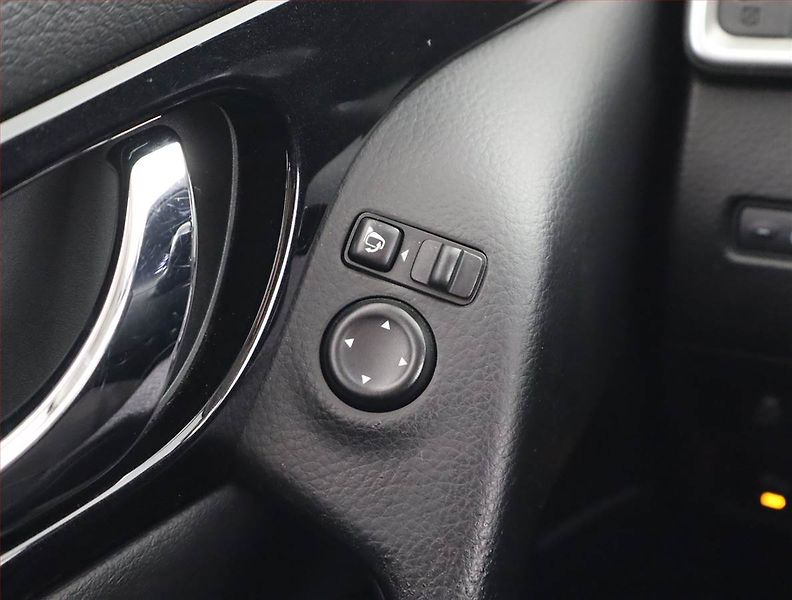 Nissan Qashqai (2014) Acenta 1.6 dCi, 4X4, ČR,1.maj - fotka 15 z 20