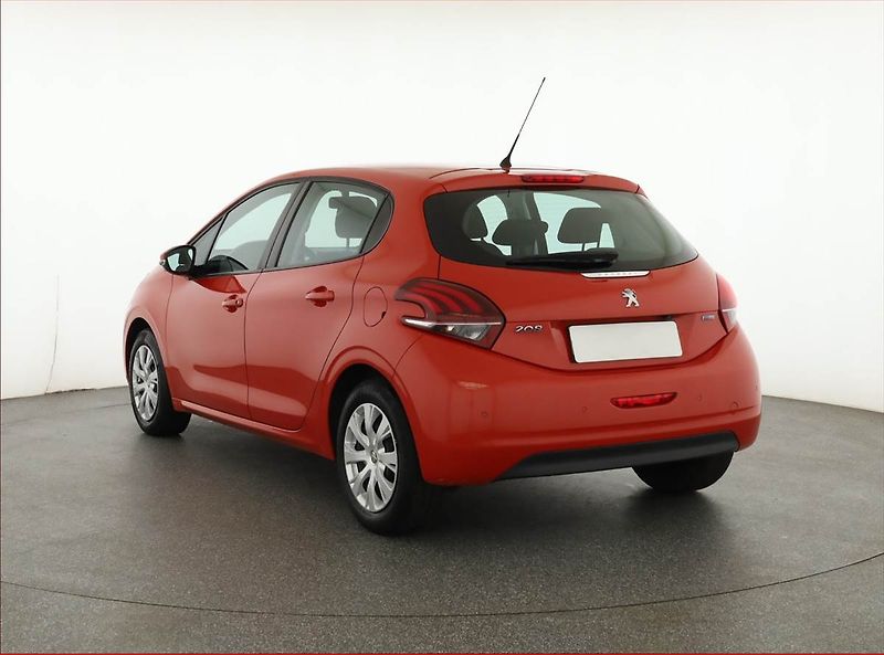Peugeot 208 (2016) 1.2 PureTech, ČR,1.maj - fotka 4 z 15