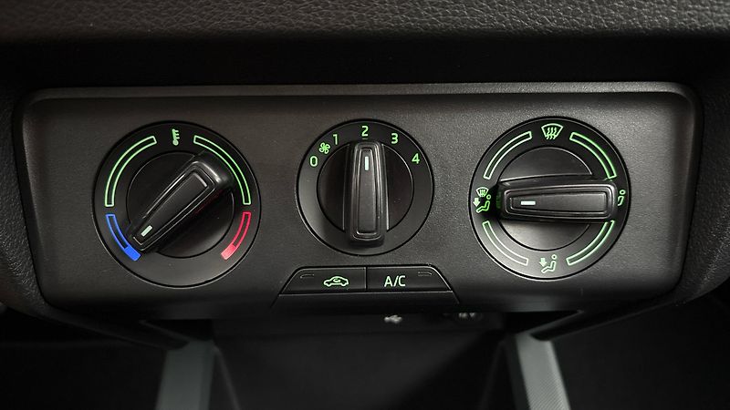 Škoda Fabia 1.0 TSI Active - fotka 13 z 23