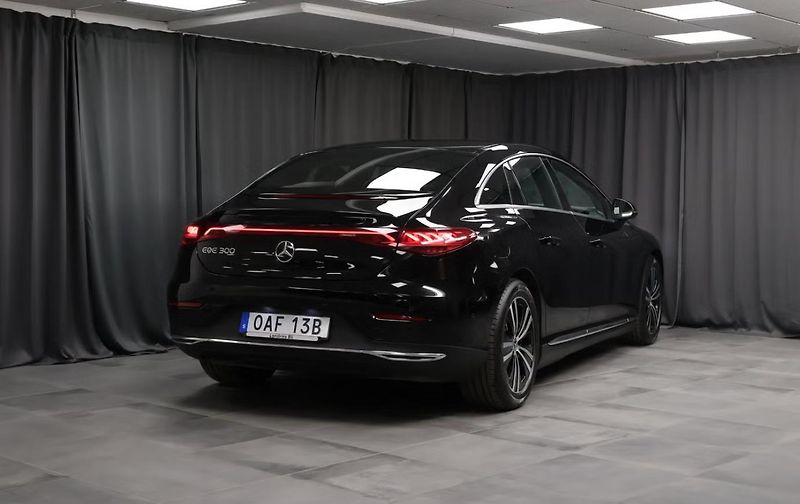 Mercedes-Benz EQE 300 Electric Art 98kWh Kamera  - fotka 2 z 23