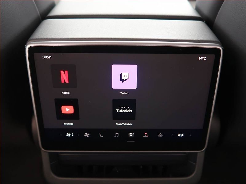 Tesla Model 3 (2024) Standard Range LFP, SoH 96% - fotka 23 z 27