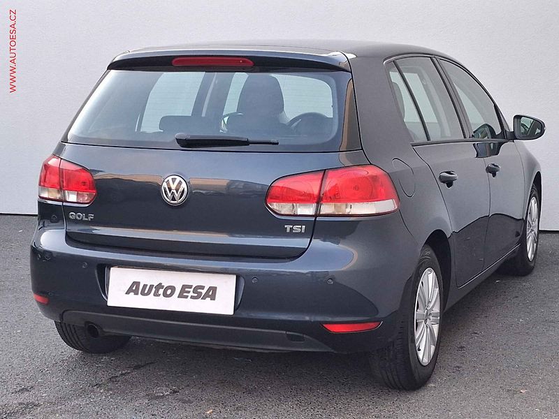 Volkswagen Golf (2012) 1.2TSi, ČR, Comfort, park - fotka 4 z 16