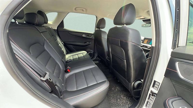 MG HS Emotion 1.5 T-GDI MT6 (119kW)/ - fotka 31 z 37
