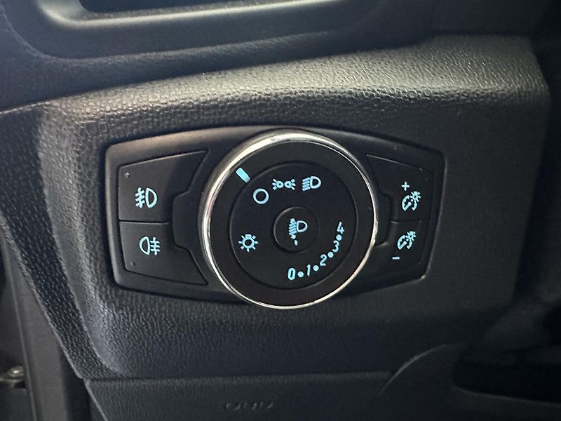 Ford EcoSport Ultimate 1.0 EcoBoost 125k man - fotka 19 z 19