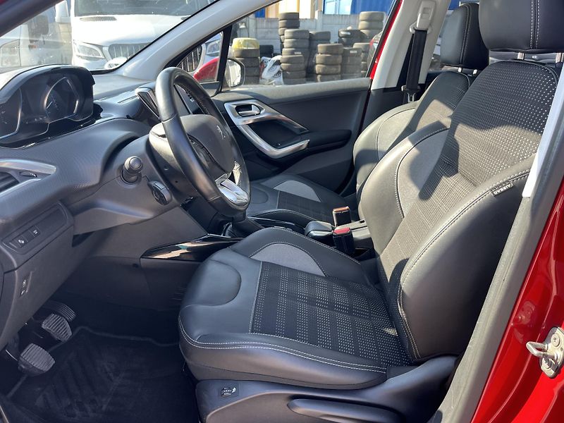 Peugeot 2008 (2017) 1.2FTS 81Kw PureTech Tažné - fotka 13 z 33