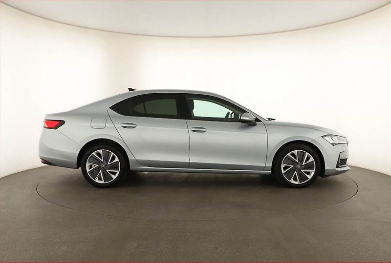 Škoda Superb (2025) 2.0 TDI, Selection, Navigace - fotka 6 z 19