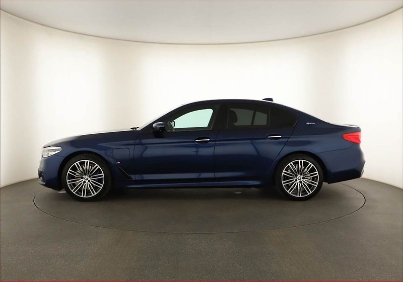 BMW Řada 5 (2018) 530e iPerformance - fotka 3 z 20
