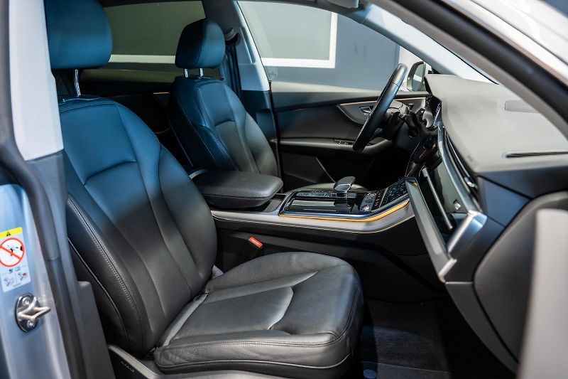Audi Q8 55 TFSI e 250 kW, QUATTRO, DPH - fotka 36 z 38