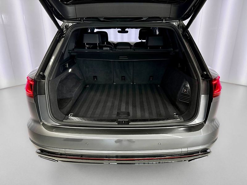 Volkswagen Touareg 4.0TDI V8 R-LINE 4MOTION, BLAC - fotka 28 z 29