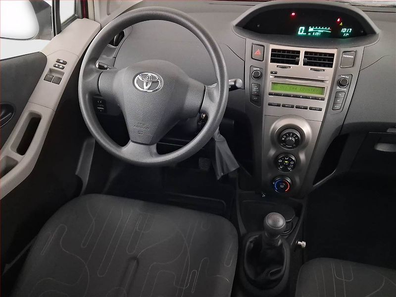 Toyota Yaris (2009) 1.0 VVT-i - fotka 7 z 17