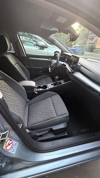 Volkswagen Golf Variant (2024) - fotka 15 z 15