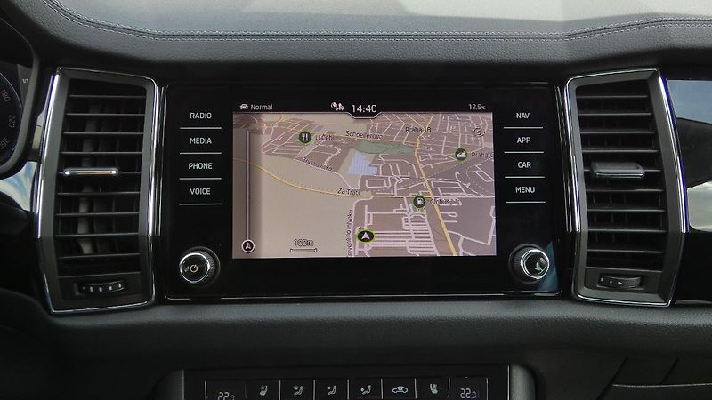 Škoda Kodiaq 2.0 TDI 110 kW L&K 4x4 DSG - fotka 15 z 27