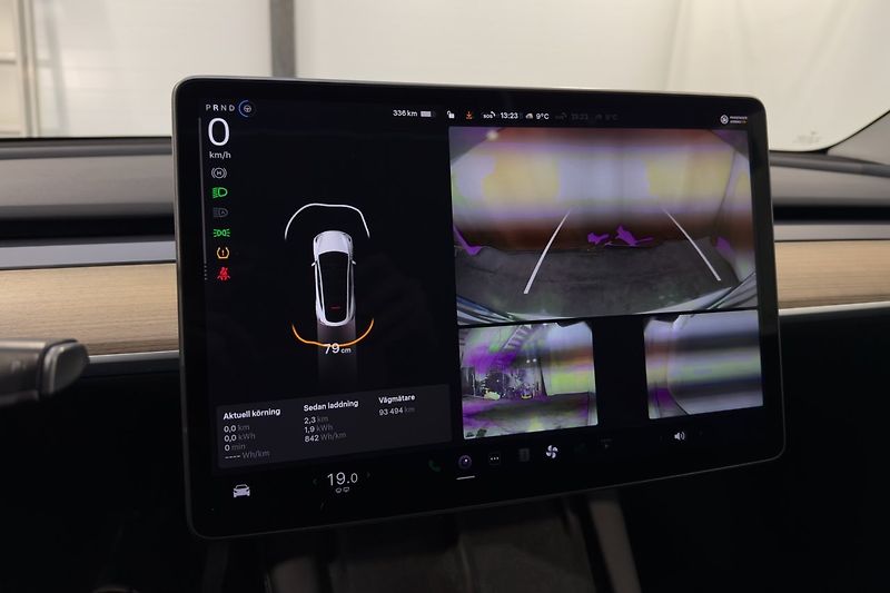 Tesla Model Y Long Range AWD Tažné - fotka 18 z 23