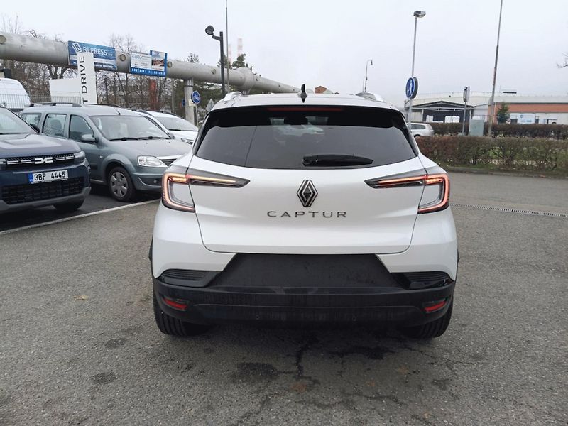 Renault Captur (2026) techno mild hybrid 140 EDC - fotka 6 z 24