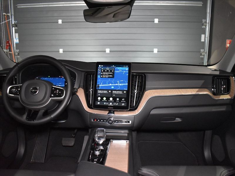Volvo XC60 2,0 B5 AWD Ultra Pano,vzduch - fotka 15 z 22
