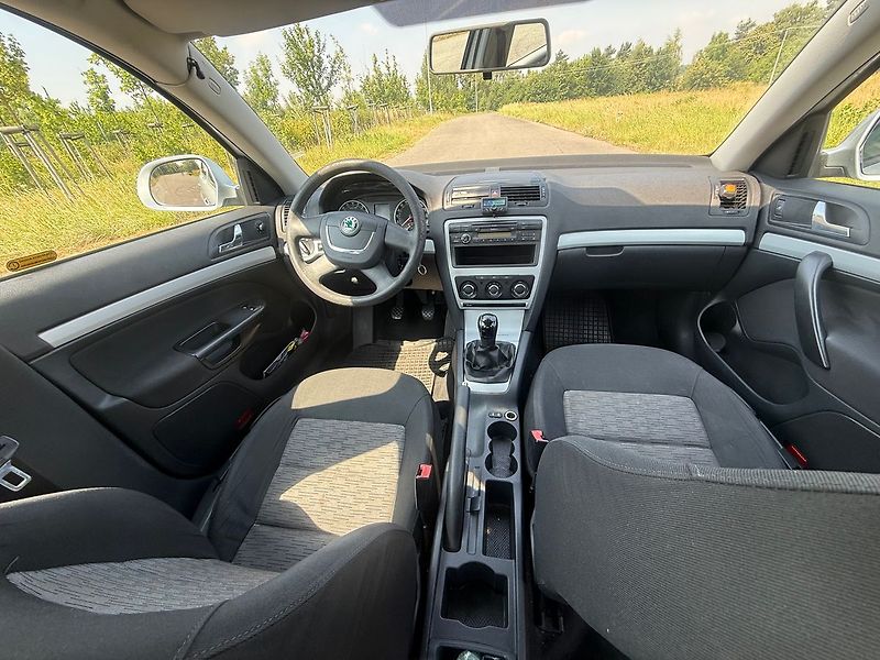 Škoda Octavia 1.9 TDI PD Ambiente - fotka 10 z 15
